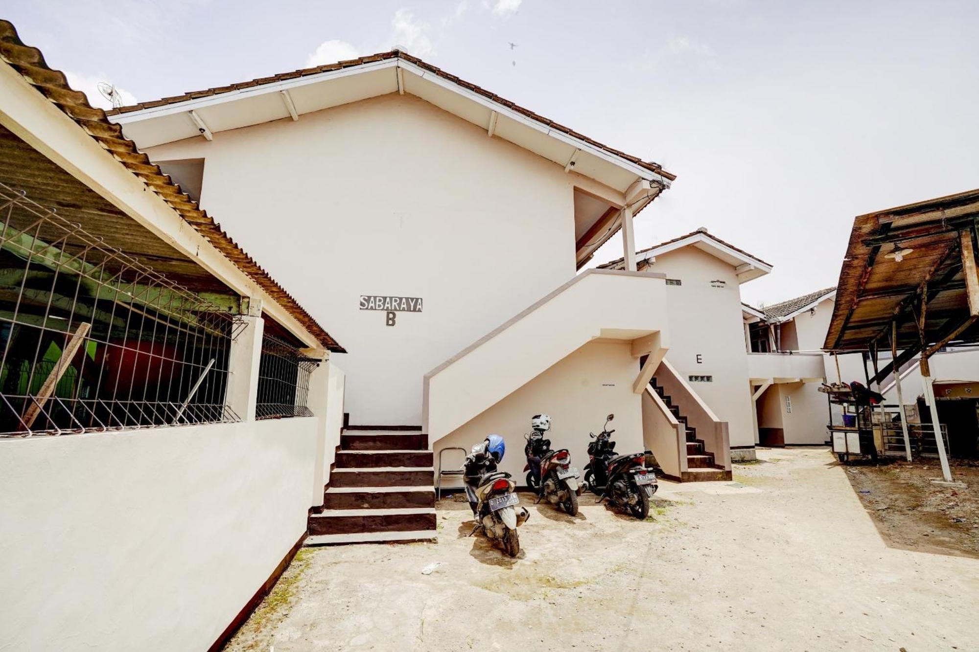 Spot On 90200 Pondok Sabaraya Cileunyi Syariah Exterior photo